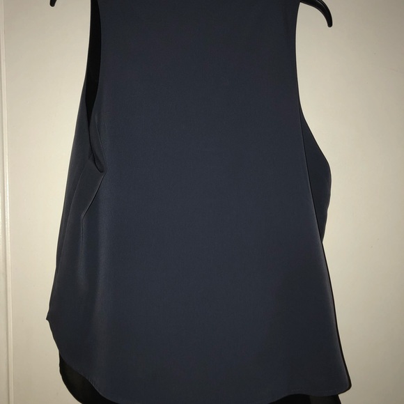 Sleeveless shirt blue with black shear underneath - Picture 3 of 3